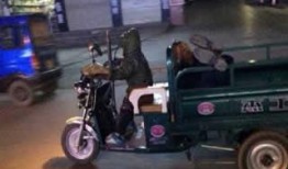 重庆三轮车爆料视频最新,街头冲突一触即发，真相背后引热议