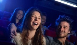 扶她电影在线观看,在线观看，感受情感共鸣的视觉盛宴